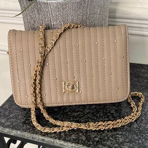NWOT Bebe Dark Tan Quilted Studded Gold Tone Chain Chain Clutch Purse